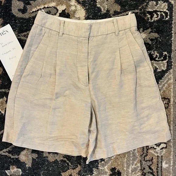 Aritzia Wilfred the effortless pant shorts
4 - Picture 2 of 6